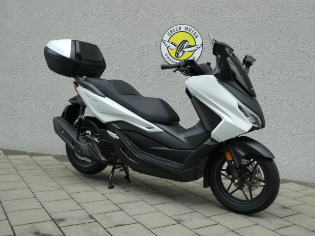 HONDA NSS 125 Forza Smart Top Box Roller Neufahrzeug