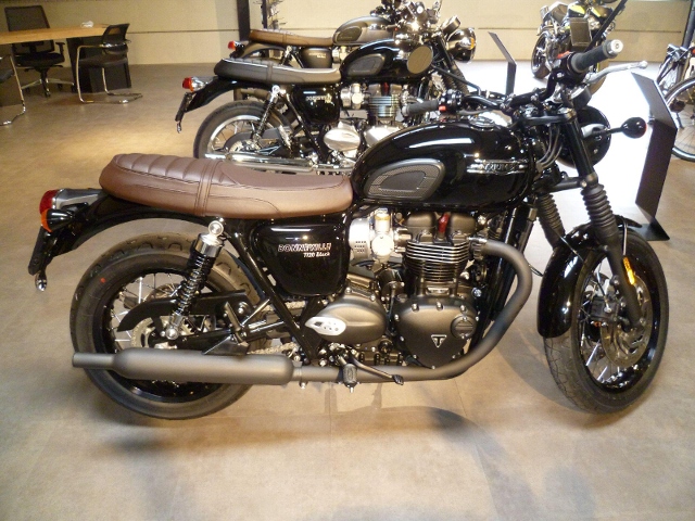 TRIUMPH Bonneville T120 Black Retro Neufahrzeug