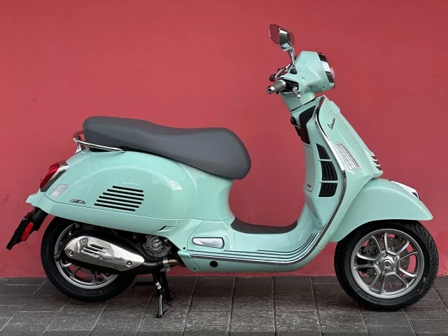 PIAGGIO Vespa GTS 300 HPE Roller Vorführfahrzeug