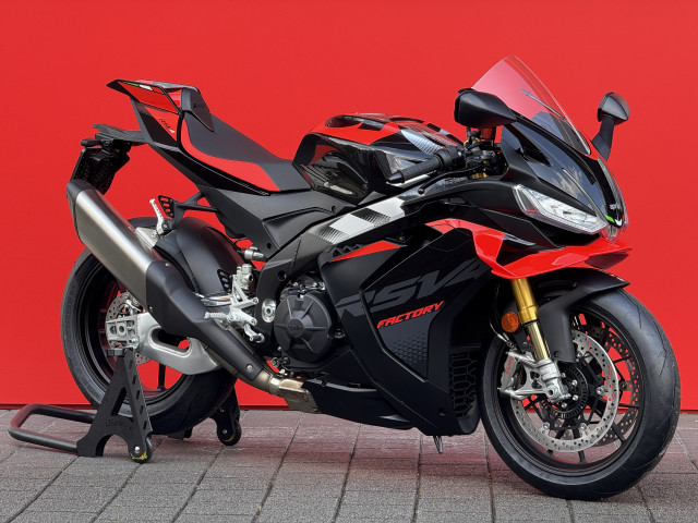 APRILIA RSV4 1100 Factory Sport Moto nuova