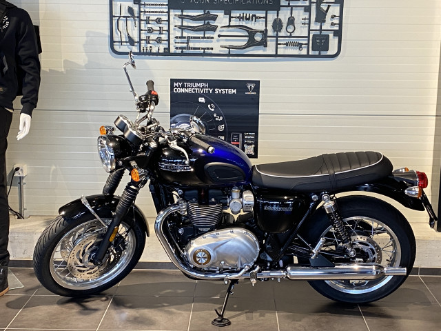 TRIUMPH Bonneville T120 Stealth Edition Retro Moto nuova