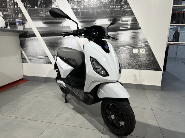 PIAGGIO 1 Active Scooter Used