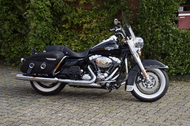 HARLEY-DAVIDSON FLHRC 1690 Road King Classic Touring Usato