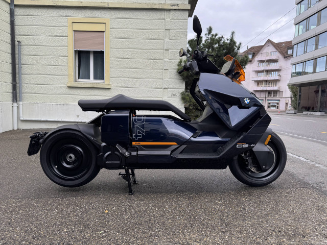 BMW CE 04 Roller Neufahrzeug BMW CE 04 Roller Neufahrzeug