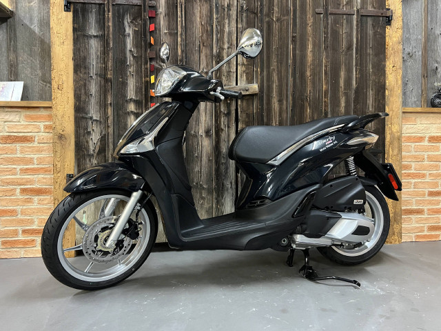 PIAGGIO Medley 125 Sport Roller Neufahrzeug PIAGGIO Medley 125 Sport Roller Neufahrzeug