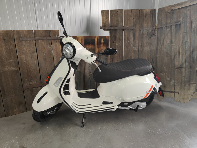 PIAGGIO Vespa GTS 125 Roller Vorführfahrzeug