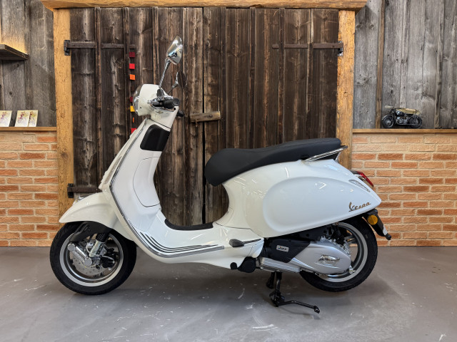 PIAGGIO Vespa Primavera 125 Roller Neufahrzeug