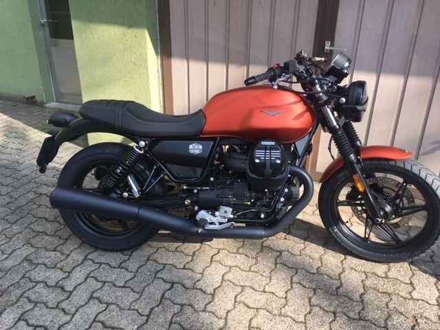 MOTO GUZZI V7 850 Stone Retro Moto nuova