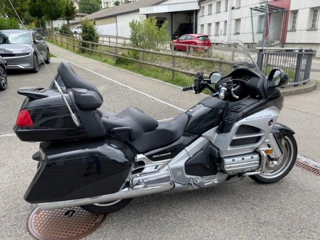 HONDA GL 1800 Gold Wing Deluxe Touring Used