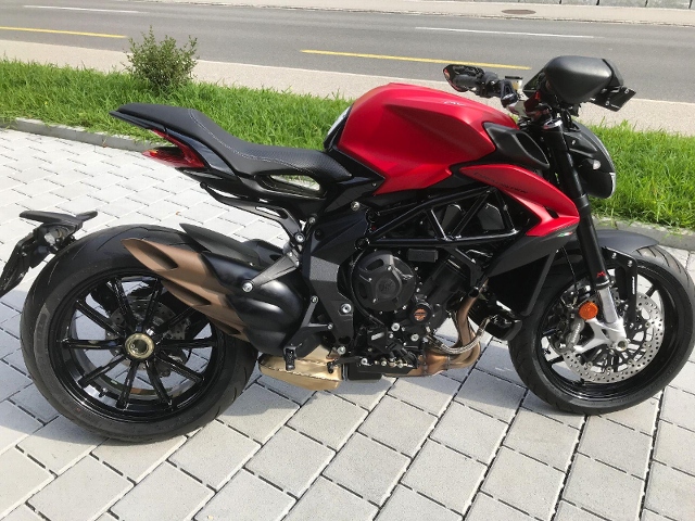 MV AGUSTA B3 Brutale 800 Dragster Rosso Naked Demo vehicle