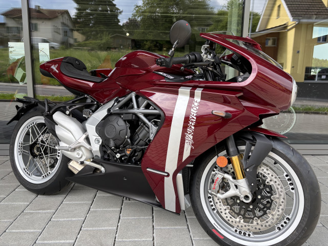 MV AGUSTA Superveloce 800 98 Sport Registrazione di un giorno