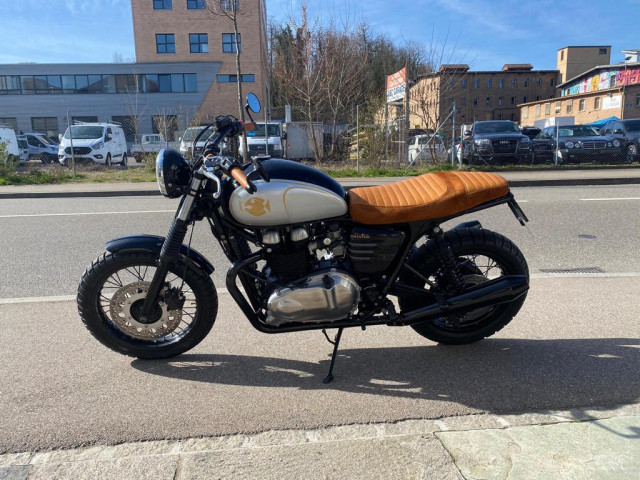 TRIUMPH Thruxton 900 Retro Used