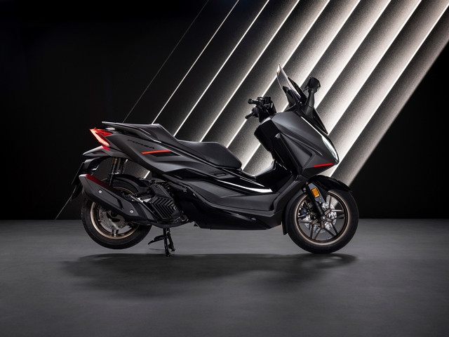HONDA NSS 125 Forza Special Edition Roller Neufahrzeug