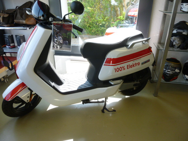 NIU NQi GT Scooter Usato