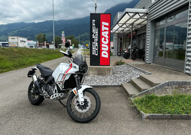 DUCATI 937 DesertX V2 Enduro Vorführfahrzeug