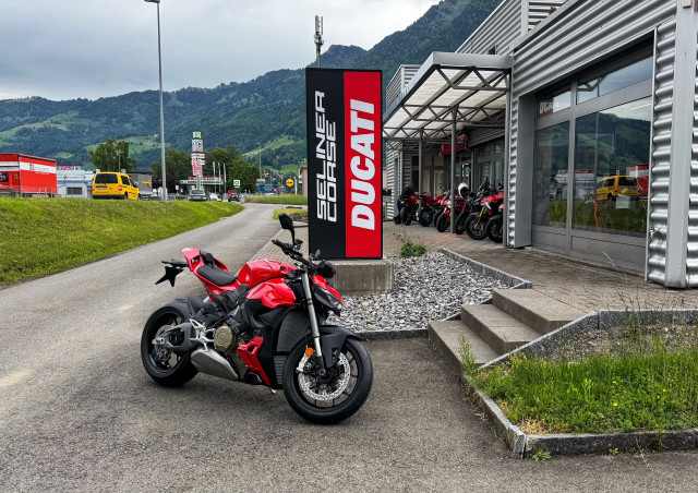 DUCATI Streetfighter 1103 V4 Naked Neufahrzeug