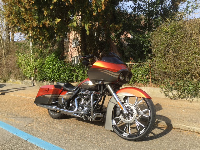 HARLEY-DAVIDSON FLTRXSE2 1801 CVO Road Glide Custom Touring Occasion