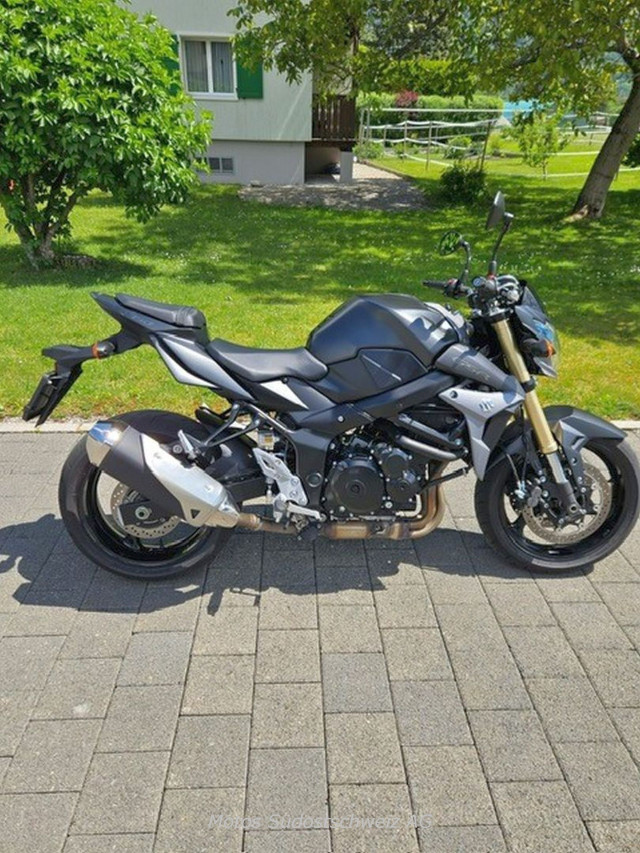 SUZUKI GSR 750 A/U Naked Usato