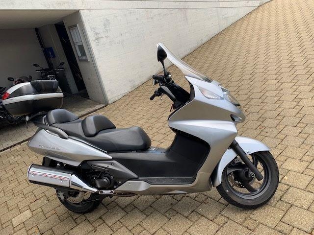 HONDA FJS 400 D Silver Wing Roller Occasion