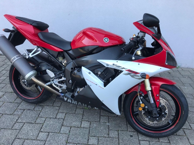 Yamaha r1 dealers 2024 near me