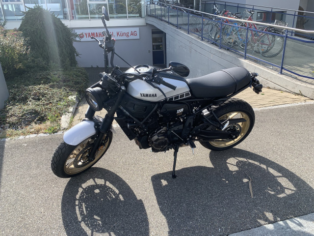 YAMAHA XSR 700 XTribute Retro Modèle démo