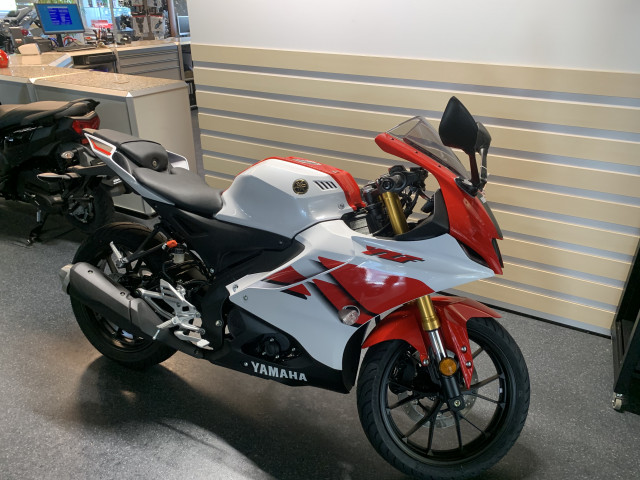 YAMAHA R125 70th Anniversary Sport Tageseinlösung YAMAHA R125 70th Anniversary Sport Tageseinlösung