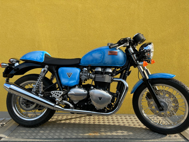 TRIUMPH Thruxton 900 Retro Neufahrzeug