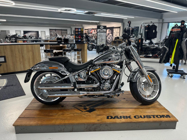 HARLEY-DAVIDSON FLSTFI 1923 Softail Fat Boy Gray Ghost 117 Custom Moto neuve