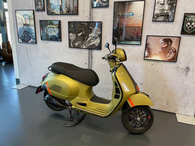 PIAGGIO Vespa GTS 300 HPE Super Sport Scooter Occasion