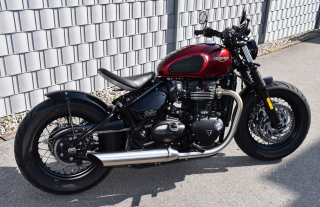 TRIUMPH Bonneville Bobber 1200 Retro Demo vehicle