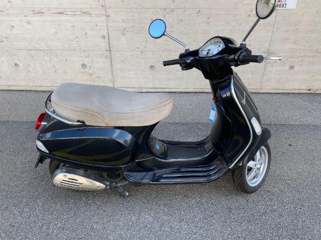 PIAGGIO Vespa LX4 125 Roller Occasion