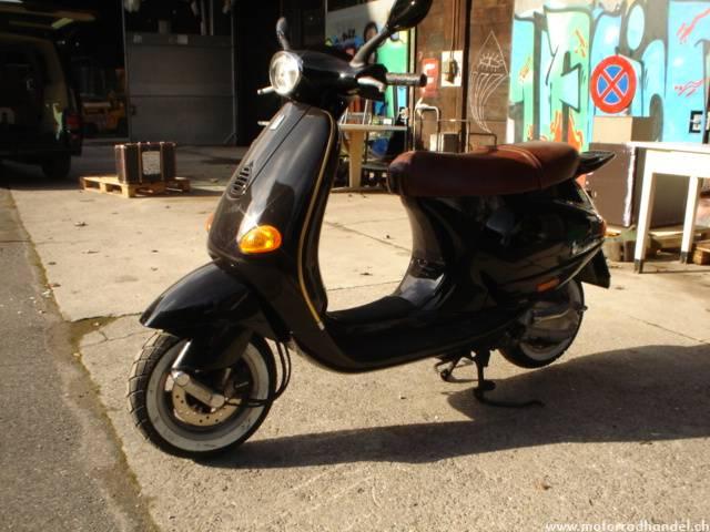 PIAGGIO Vespa 125 ET4 Scooter Usato