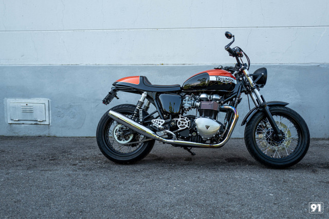 Triumph thruxton deals 900 custom