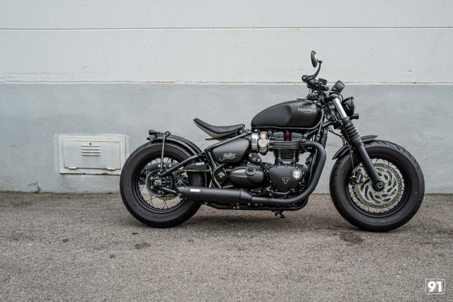 TRIUMPH Bonneville Bobber Black 1200 Retro Occasion