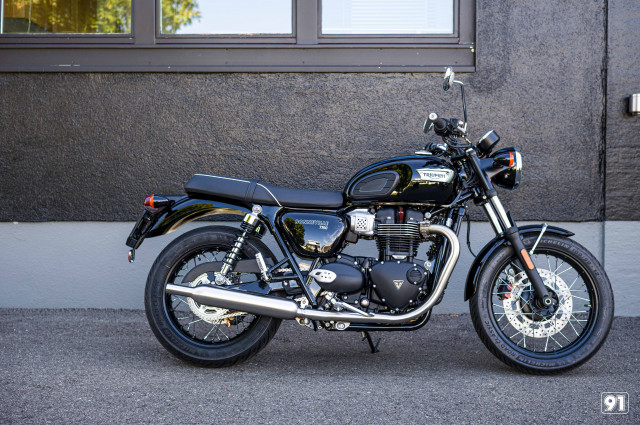 TRIUMPH Bonneville T100 Retro Moto neuve