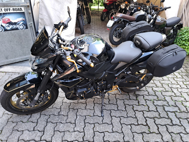 SUZUKI GSR 750 A/U Naked Used