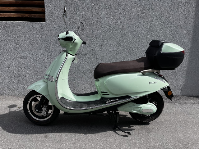 EFUN Syra 90 Roller Vorführfahrzeug