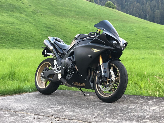 Yamaha r1 dealers 2024 near me