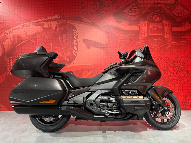 HONDA GL 1800 Gold Wing Tour DCT Touring Neufahrzeug HONDA GL 1800 Gold Wing Tour DCT Touring Neufahrzeug