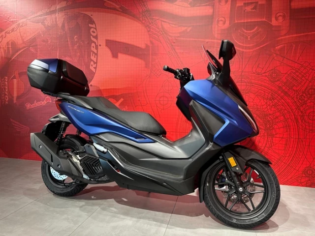 HONDA NSS 125 Forza Smart Top Box Roller Neufahrzeug