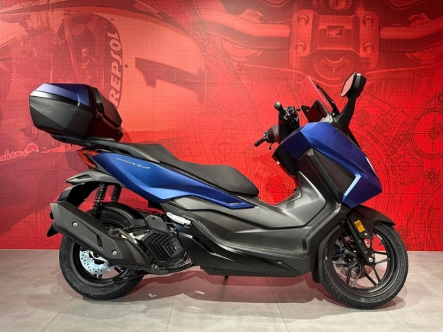 HONDA NSS 125 Forza Smart Top Box Roller Neufahrzeug