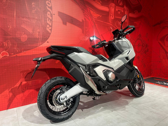 HONDA X-ADV 750 Roller Neufahrzeug
