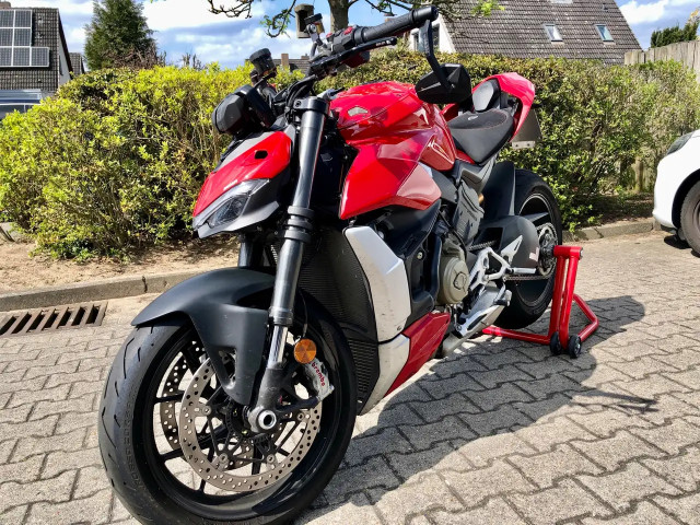 DUCATI Streetfighter 1103 V4 Naked Used