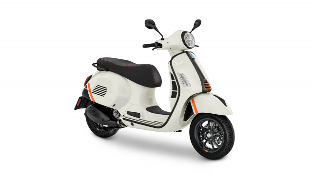 PIAGGIO Vespa GTS 300 HPE Super Sport Scooter Moto nuova