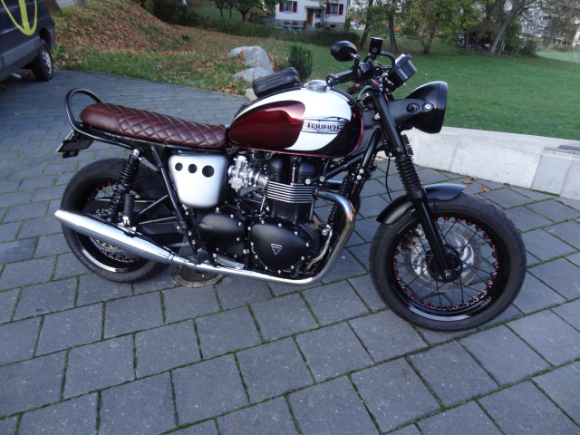 TRIUMPH Bonneville 900 Retro Usato