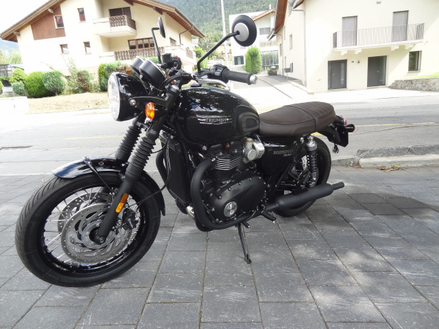 TRIUMPH Bonneville T120 Black Retro Occasion