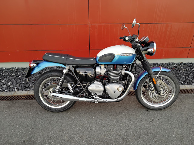 TRIUMPH Bonneville T120 Retro Registrazione di un giorno