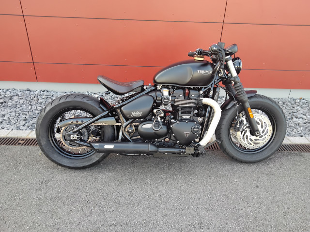 TRIUMPH Bonneville Bobber Black 1200 Retro Usato