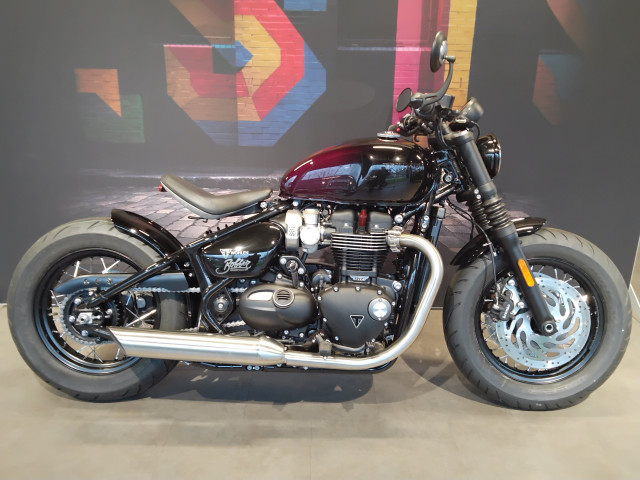 TRIUMPH Bonneville Bobber 1200 Stealth Edition Retro Neufahrzeug