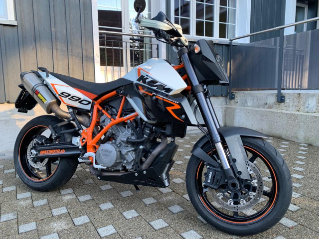 Buying a motorcycle KTM 990 Supermoto used motorbikes for sale